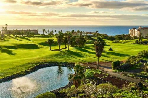 Fantastic sea and golf course view house with 3 bedrooms 5