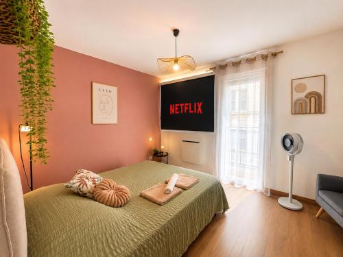 Suite Cinéma - Smart TV - Queen Size - WIFI - Gare 8 min - Location saisonnière - Valserhône
