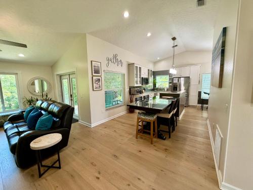 Near KSC - Peaceful Spacious Home for 6 - Fully Stocked Kitchen and Coffee Bar