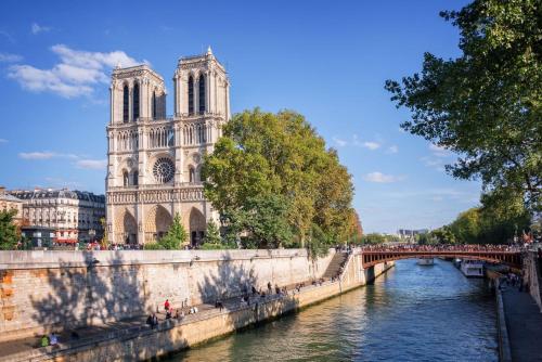 Studio Notre-Dame de Paris with home cinéma