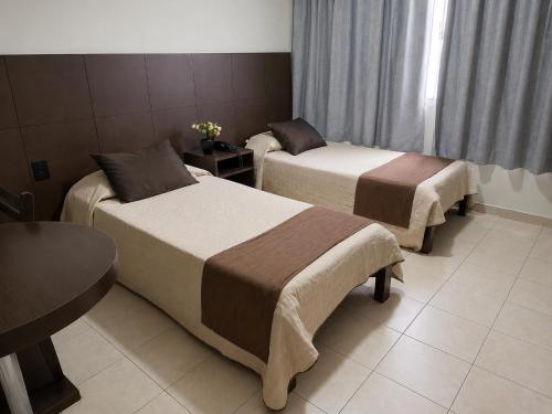 2 twin beds