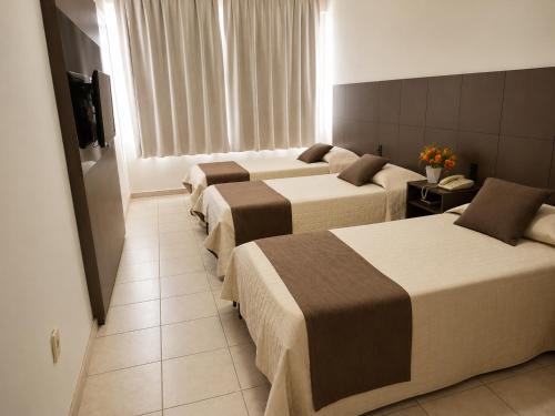 3 twin beds