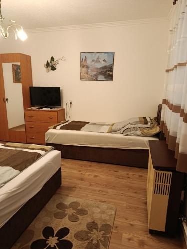 Piroska Vendeghaz in Barand