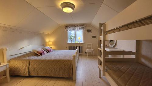 Wilderness Cottage Room Type - Family Room with Shared Bathroom