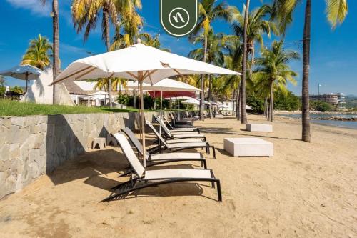 pludmale, B Nayar 3BR Sanctuary: Private Balcony, Full Kitchen & Steps to La Cruz Marina in La Cruz De Huanacaxtle