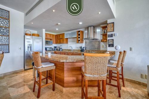 virtuve, B Nayar 3BR Sanctuary: Private Balcony, Full Kitchen & Steps to La Cruz Marina in La Cruz De Huanacaxtle