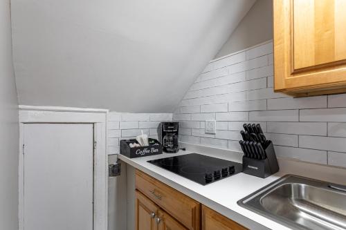 1BR New Rochelle Oasis - 30 Mins to NYC Parking in New Rochelle