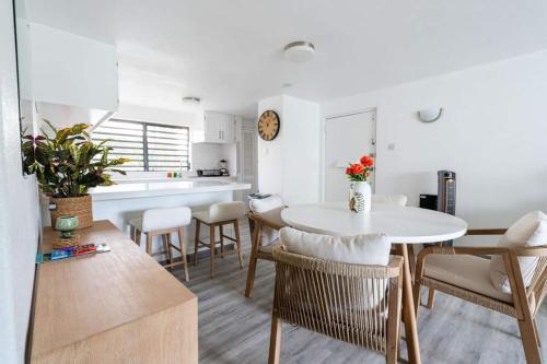 Renovated Chic Condo Steps from Carlisle Bay in Garrison