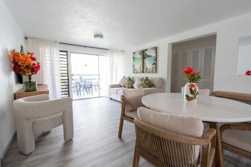 Renovated Chic Condo Steps from Carlisle Bay - image 4