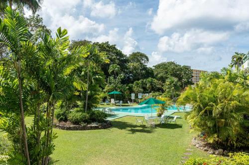 Renovated Chic Condo Steps from Carlisle Bay in Garrison