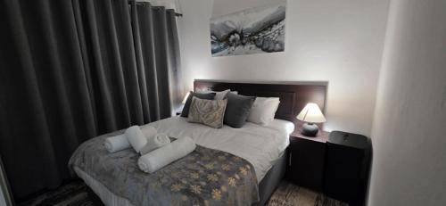 Stylish 2Br Stay Balcony And Pool By Ctha - image 4