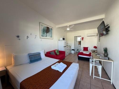 Aqua Blue Motel Room Type - Superior Family Room