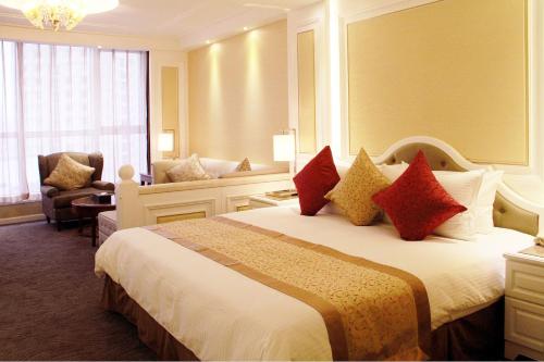 Guestroom, Central Hotel in Shanghai