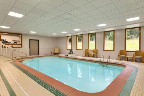 Yüzme havuzu, Country Inn & Suites by Radisson, Mishawaka - South Bend in Mishawaka