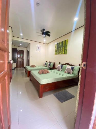Devayn's Inn Room Type - Quadruple Room with Terrace
