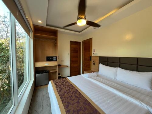 Serenity Beach Hotel Room Type - Deluxe Queen Room