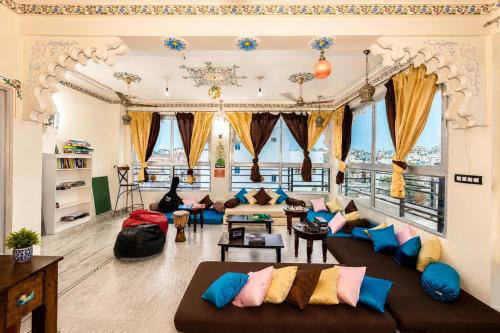 Zajednički dnevni boravak / prostorija s TV-om, Whereabout in Udaipur