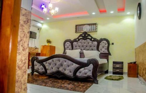 Enoh Presidential Apartment Hotel in ลิมบ์