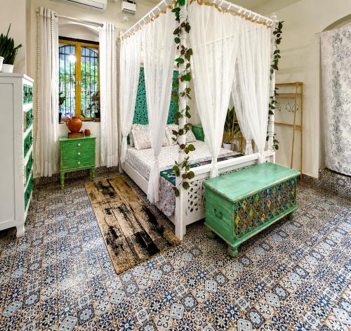 Chateau Madeira - 200 Year old Portuguese Heritage Luxury Villa Moira North Goa in Aldona