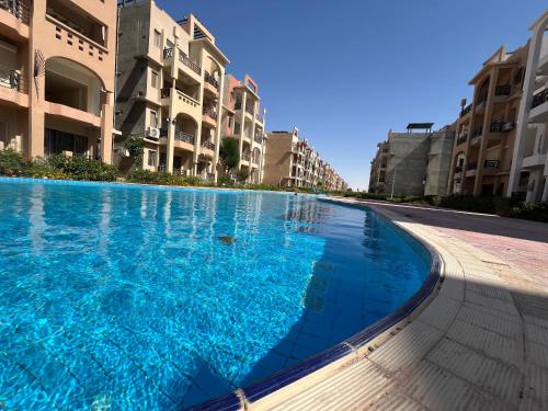 شالية بالرووف غرفتيين مكييف للأيجار بقرية ايماريتس هايتس بالساحل الشمالي - A chalet with a rooftop  in Zawiyat Ailat Nuh