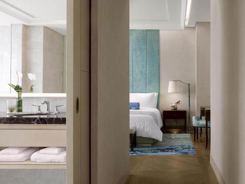 Raffles Jakarta Room Type - Gallery Suite