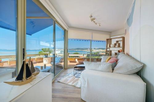 2-bedroom apartment facing the sea