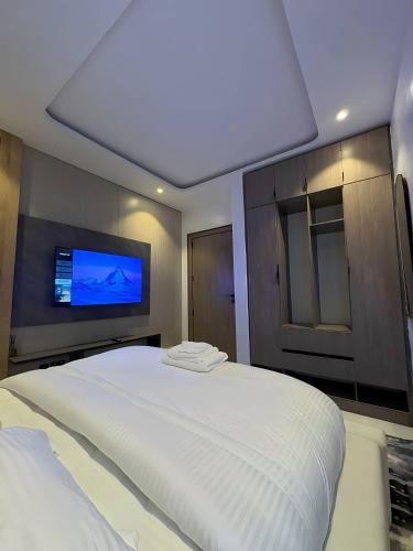 2 bedroom apartments - image 4