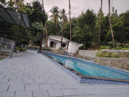 Vaade, karuvarakundu in Kalikavu