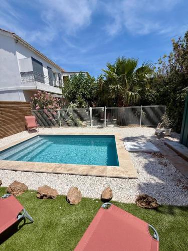 Bas de villa, 6 personnes, piscine, proche plages