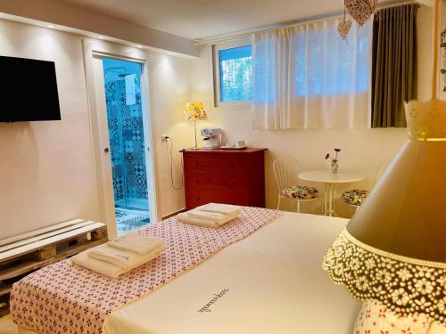acquaesale rooms 1
