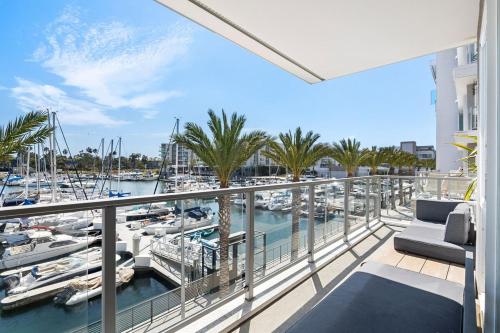 Modern 2BR Oasis - Prime Location & Luxury