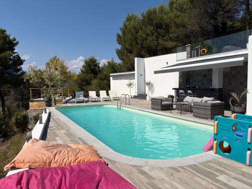 Vue Panoramique, piscine chauffée, jacuzzi & calme