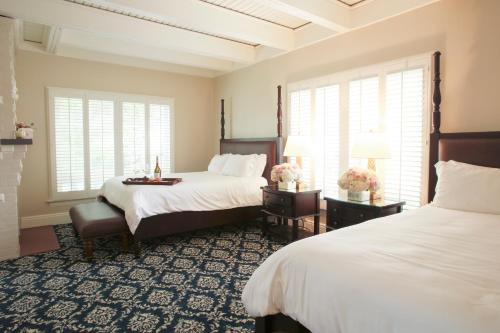 2 queen beds