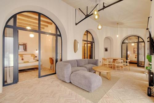 A Authentic 3-BR2Bas