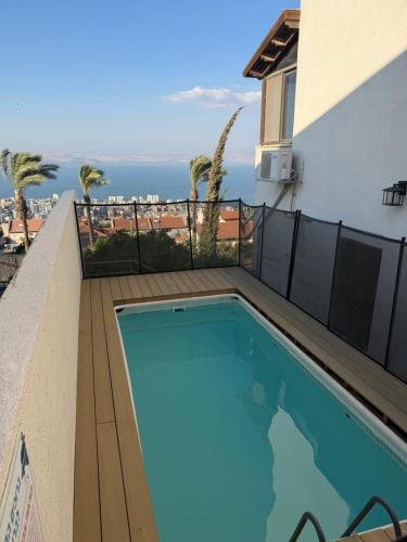 수영장, Gorgeous Kinneret view צימר נוף כינרת in 티베리아스 시티 센터