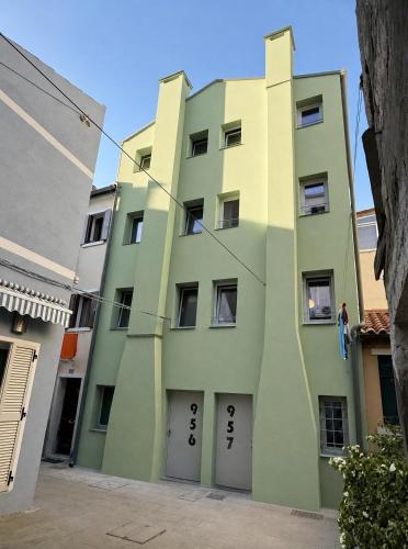 Venetian Tower House - 200m From Beach - 2BR