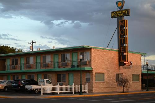 Economy Inn Ontario 1