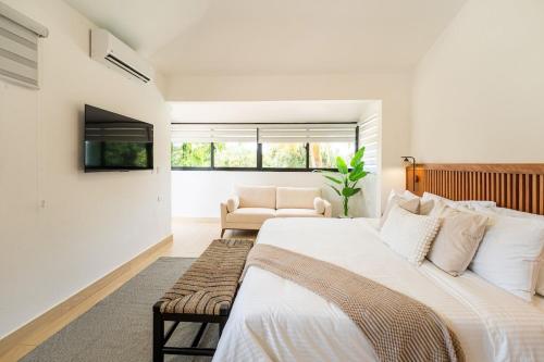 Luxury 10Br Villa - Heated Jacuzzi & Private Pool in El Batey
