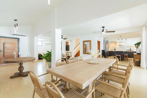 Luxury 10Br Villa - Heated Jacuzzi & Private Pool in El Batey