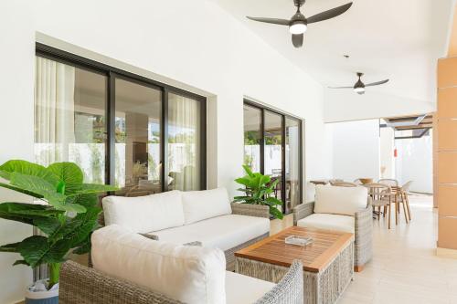 Luxury 10Br Villa - Heated Jacuzzi & Private Pool in El Batey