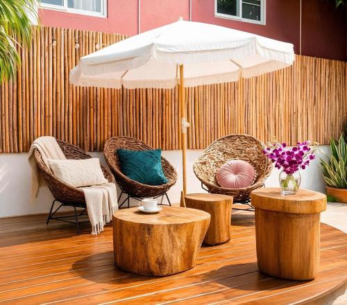 Quiet Mornings in Playa, King & 2BR Suites, Sleeps 2-8, Kitchen WiFi AC, Beach, 5th Ave, ADO & Ferry 4 Min