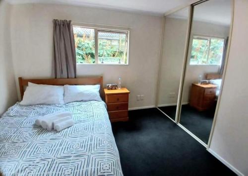 Comfortable Private Room near St Lukes near Auckland Zoo