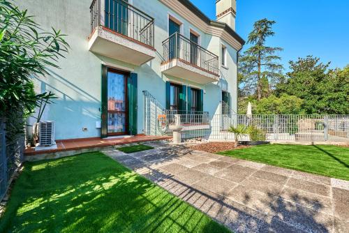 Dogi Beach House - Host Solution