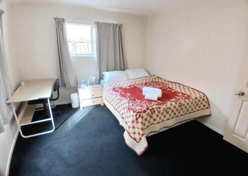 Comfortable Private Room near St Lukes near Auckland Zoo