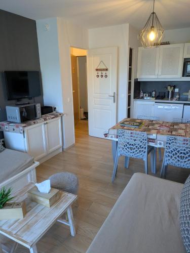 Apt cosy, lumineux,idéalement placé