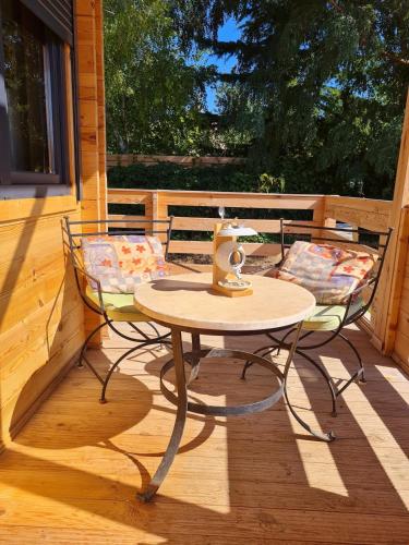 Chalet accueillant dans la Drôme des Collines (Chalet accueillant dans la Drome des Collines) in Montchenu