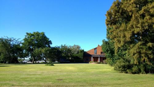 Country house facing the river with tennis court