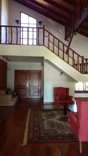 Country house facing the river with tennis court in Arroyo Seco