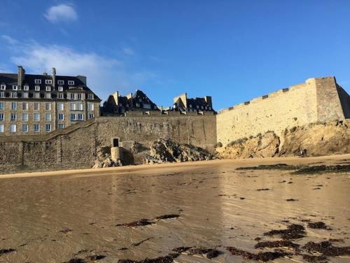 Rare ! Appartement en plein centrorique, à 20 m de la plage, avec garage Vue depuis le balcon