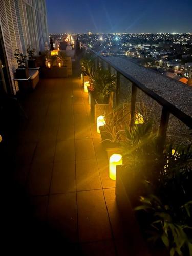 Luxury 3 Bedroom Sub Penthouse with stunning Albert Park, City and bay views in 普蘭